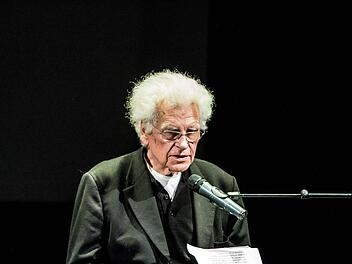 Tankred Dorst (90) beim Lese-Marathon in der Coburger Reithalle.Foto: Jochen Berger