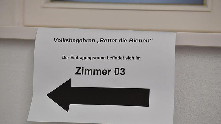 So wie hier im Hallstadter Rathaus haben alle Kommunen  Räume, in denen die Wahlberechtigten fürs Volksbegehren unterschreiben können.Foto: Ronald Rinklef
