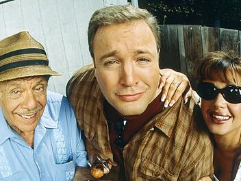 Kevin James (Mitte) galt lange Zeit als einer der gr&ouml;&szlig;ten Comedy-Stars in Hollywood. Wir zeigen, was aus ihm und den anderen "King of Queens"-Stars wurde.