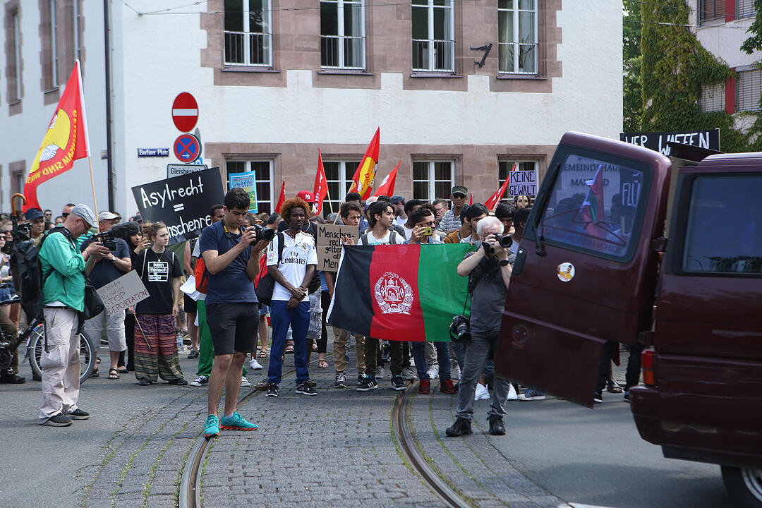 500 Demonstranten protestieren gegen Abschiebepolitik