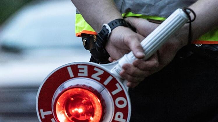 Um einer Verkehrskontrolle zu entgehen, flüchtete ein Rollerfahrer vor der Polizei. Es kam zu einer wilden Verfolgungsjagd.