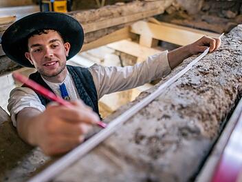 Drei Jahre ohne Handy: Schreiner Phillip aus Sachsen-Anhalt ist seit über zwei Jahren auf Wanderschaft. Nach der Ausbildung zog der 21-Jährige aus, um Handwerk und Leben ganz neu kennenzulernen.