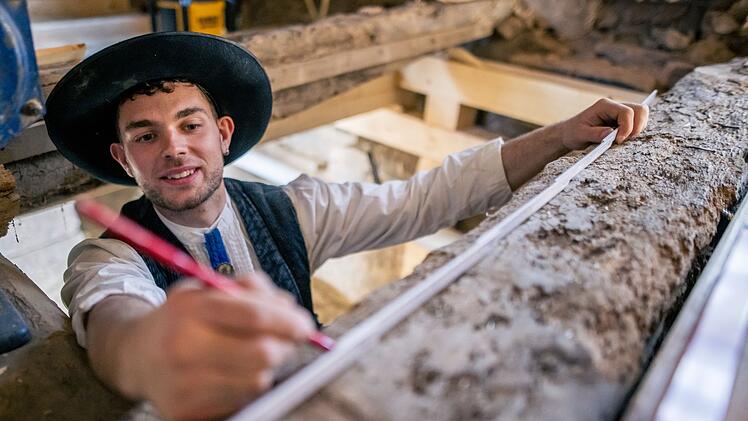 Drei Jahre ohne Handy: Schreiner Phillip aus Sachsen-Anhalt ist seit über zwei Jahren auf Wanderschaft. Nach der Ausbildung zog der 21-Jährige aus, um Handwerk und Leben ganz neu kennenzulernen.