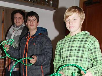 Freitag steigt die Jugendparty für alle, die jünger sind als 16. Von 19.30 bis 22 Uhr wird im Landjugendheim Zaubach gefeiert - ohne Alkohol, dafür mit toller Musik. Unser Bild zeigt (von links) Jonas Gleich, Maximilian Pleger und Lars Pühlhorn.  Foto: Sonja Adam