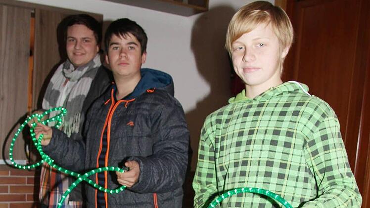 Freitag steigt die Jugendparty für alle, die jünger sind als 16. Von 19.30 bis 22 Uhr wird im Landjugendheim Zaubach gefeiert - ohne Alkohol, dafür mit toller Musik. Unser Bild zeigt (von links) Jonas Gleich, Maximilian Pleger und Lars Pühlhorn.  Foto: Sonja Adam