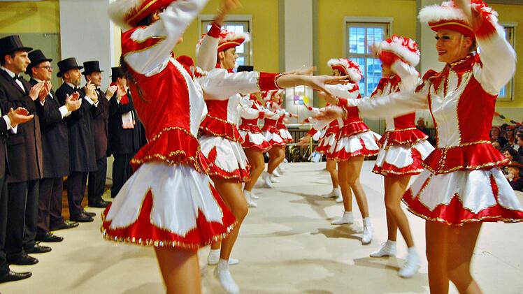 Faschingstreiben im Tattersall.  Foto: Sigismund von Dobschütz