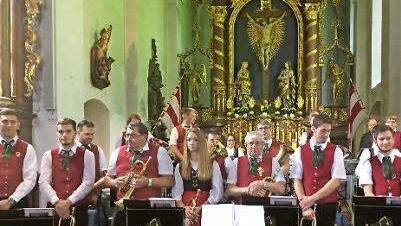 Der Kirchenraum bot eine schöne Kulisse für die Musikanten. Foto: Regina Rinke