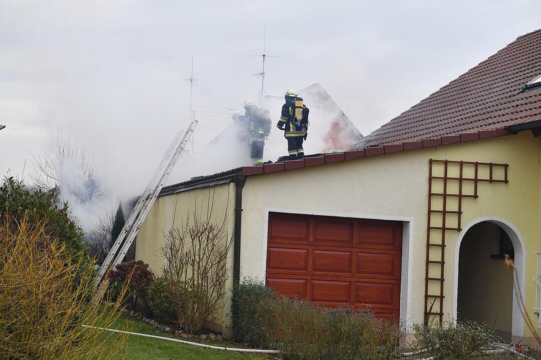 Kreis Bamberg: Feuer greift auf Wohnhaus über