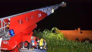 Wohnhaus brennt in Oerlenbach - Bewohner retten sich vor Flammen