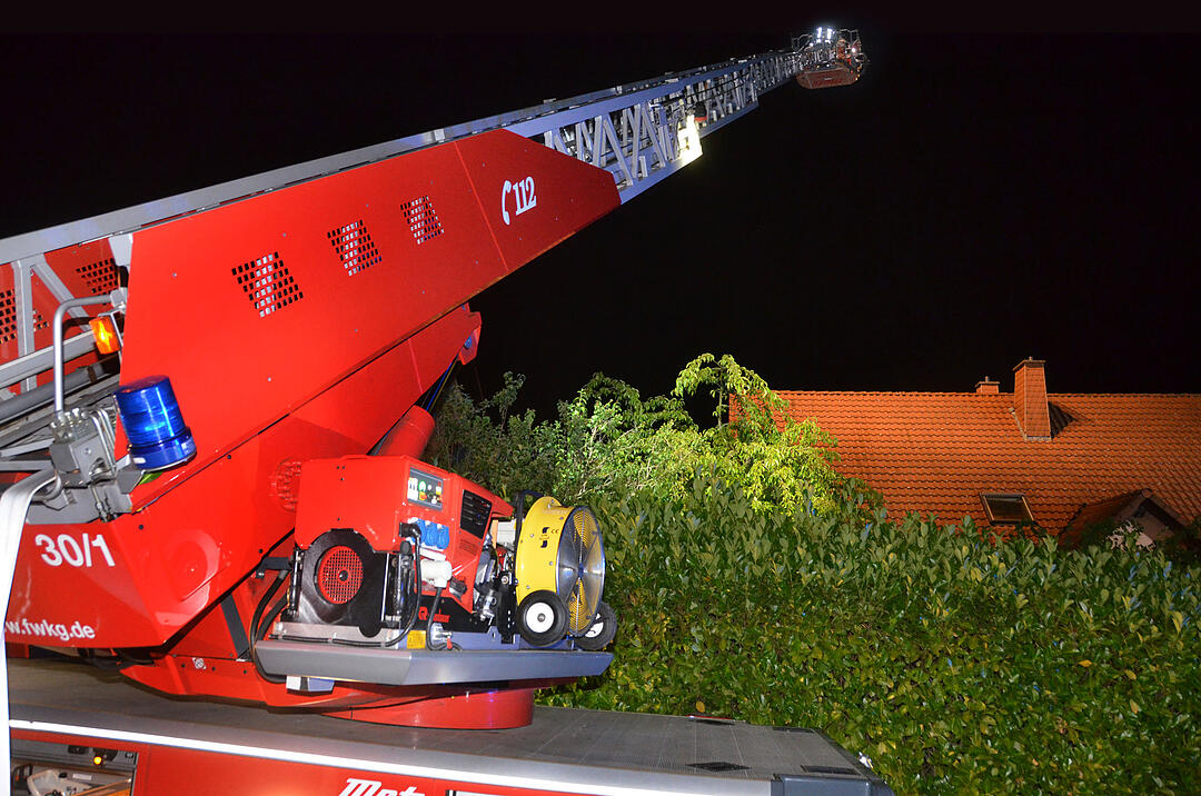 Wohnhaus brennt in Oerlenbach - Bewohner retten sich vor Flammen