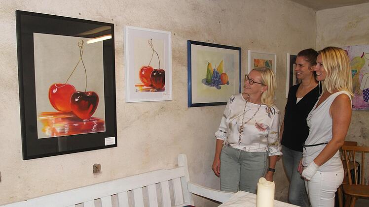 Die Besucher erfreuten sich hier an den Pastellwerken mit Stilleben.Günther Geiling