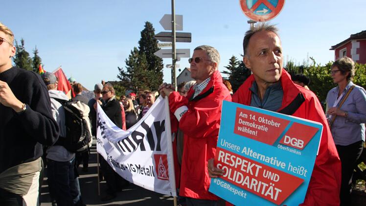 Gauland-Auftritt in Stockheim: zwischen Applaus und Protest. Foto: Veronika Schadeck