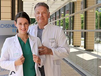 Annett Rennberg spielte seit 2017 an der Seite von Thomas R&uuml;hmann. Nun verl&auml;sst die Schauspielerin "In aller Freundschaft".