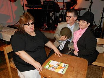 Das Ehepaar Ursula Berninger und Alfred Schmer hatte bei der Sexberatung mit Ulrike Heckel nicht viel zu lachen - das Publikum im Saal dafür umso mehr.Foto: Rainer Fritsch