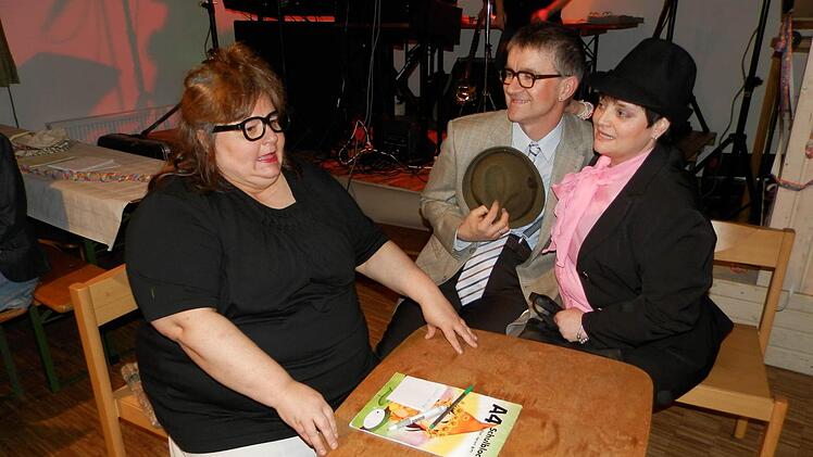 Das Ehepaar Ursula Berninger und Alfred Schmer hatte bei der Sexberatung mit Ulrike Heckel nicht viel zu lachen - das Publikum im Saal dafür umso mehr.Foto: Rainer Fritsch