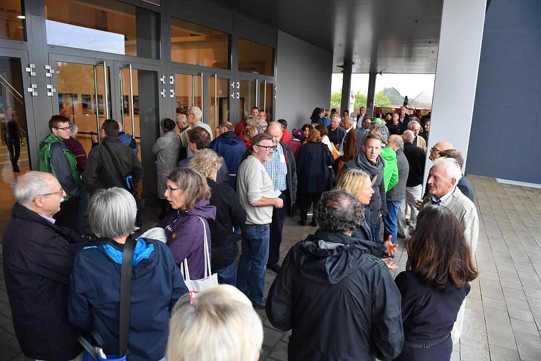 Podiumsdiskussion zur Bundestagswahl in der Brose Arena in Bamberg
