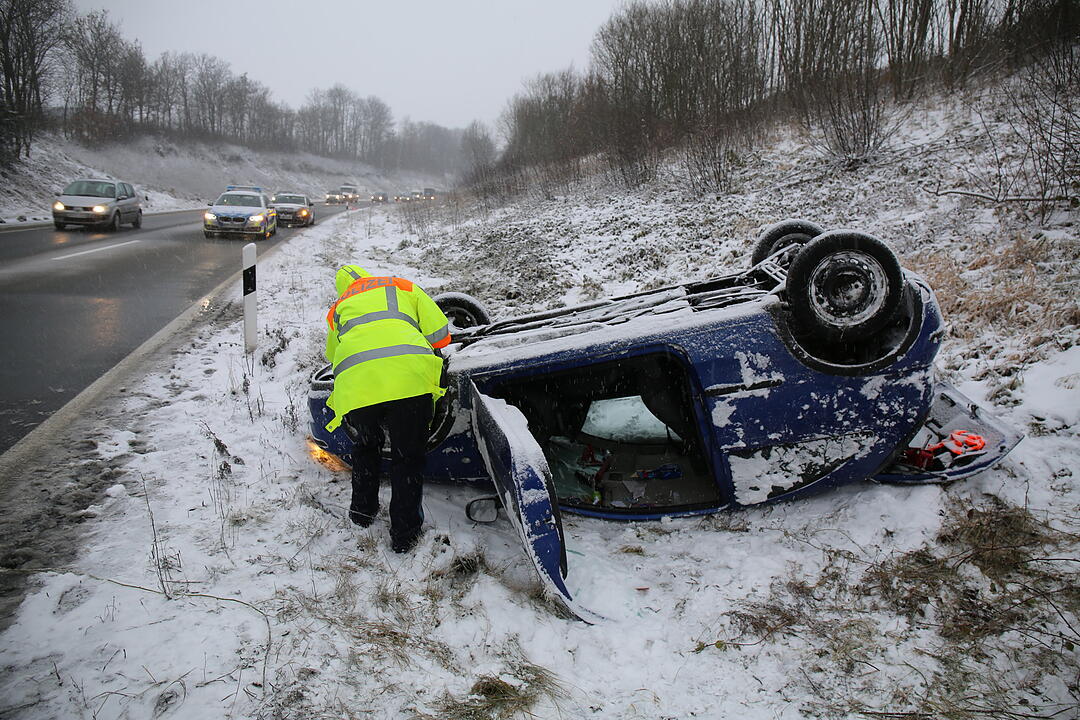 Straßen Oberfrankens werden nach starkem Schneefall zu Rutschpisten