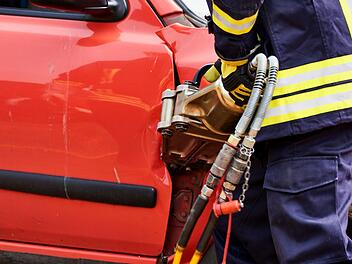 In Gochsheim ist es zu einem Unfall mit vier Verletzten gekommen  Symbolfoto: Stefan Körber/Adobe Stock