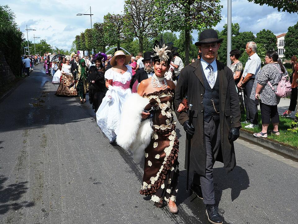 Großer historischer Festzug durch Bad Kissingen!