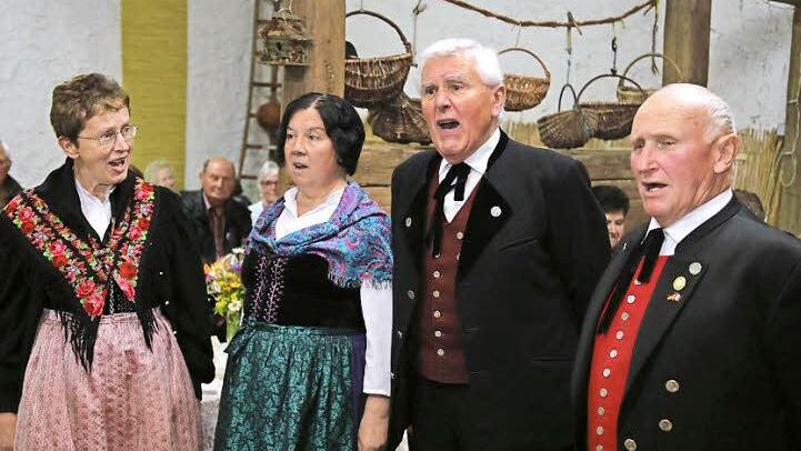 Die Egloffsteiner Burgspatzen stimmen ein weiteres Lied an. Fotos: Franz Galster