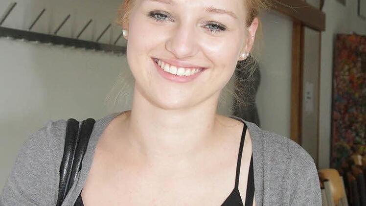 Beck (18) schwankt noch zwischen Polizei und Grundschullehramt. "Bei beiden Berufen ist man Beamter - das finde ich interessant. Entweder ich möchte etwas für die Sicherheit tun oder etwas mit Kindern", sagt Nadine Beck