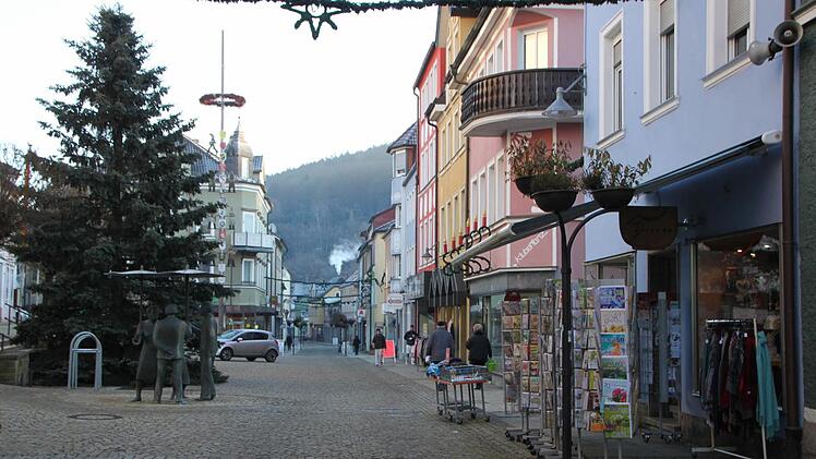 Die Fußgängerzone am Vormittag: Nur vereinzelt sind Leute unterwegs. Foto: Ulrike Müller