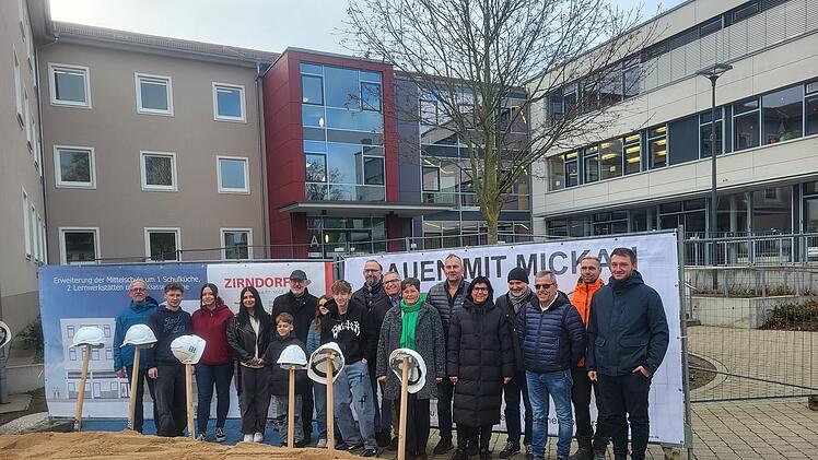 Zirndorf: Stadt investiert in Schulerweiterung - Spatenstich läutet Baubeginn ein