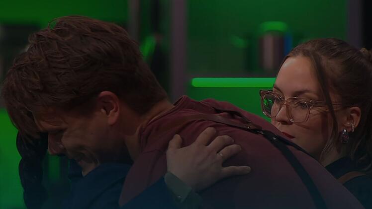 Abschied von Viktor: Elif schickt ihn nach Hause.