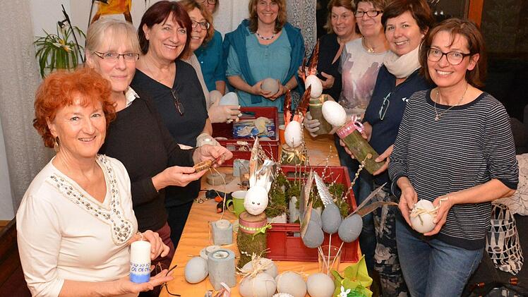 Eine Osterbrot-Aktion findet wieder in Bad Bocklet statt. Unser Bild zeigt (von links) Doris Schmitt, Christine Triphan, Brigitte Junge, Sigrid Klemke, Margarete Gabel, Sabine Vogler, Annette Limpert, Marianne Werner, Madlen Trümbach-Maurin und Karin Gabel. Foto: Björn Hein