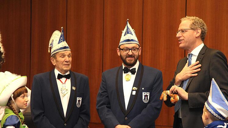 Impressionen vom Herzogenauracher Rathaussturm  Richard Sänger