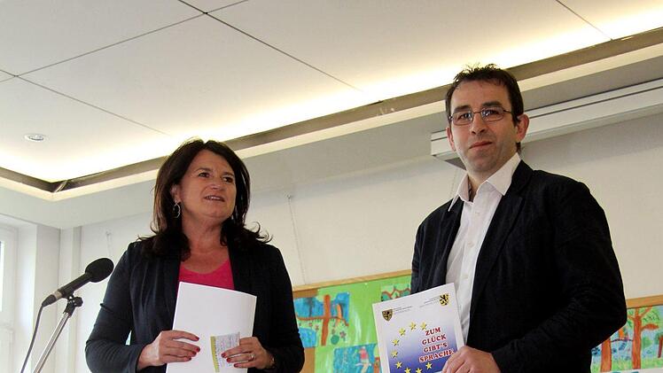 Karin Lichtenegger und Markus Hahn stellen das Buch und Werdegang vor.  Foto: Richard Sänger