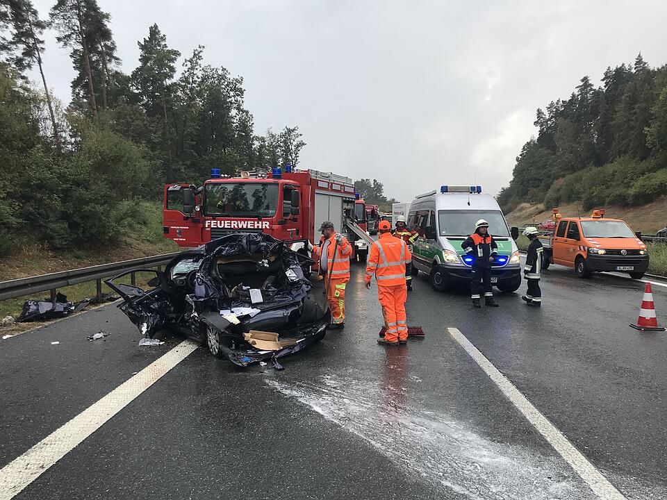Schwerer Unfall nach Starkregen auf A9 bei Bayreuth