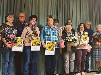Die Sieger des Blumenschmuckwettbewerbs der Gartenfreunde Kirchehrenbach mit Vorsitzender Reingard Gmelch (rechts)  Foto: Carmen Schwind