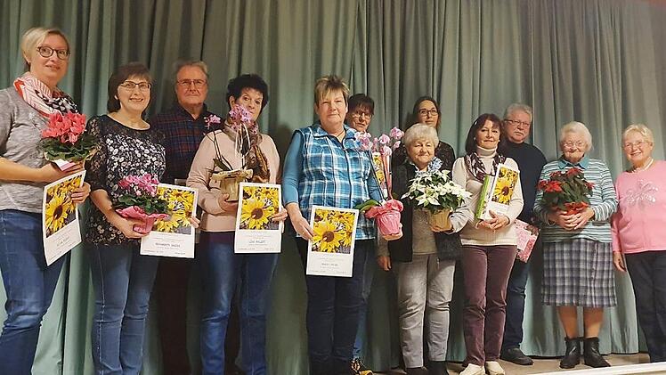 Die Sieger des Blumenschmuckwettbewerbs der Gartenfreunde Kirchehrenbach mit Vorsitzender Reingard Gmelch (rechts)  Foto: Carmen Schwind
