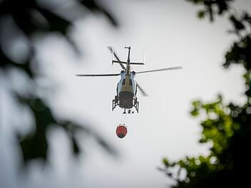 Waldbrand in Hessen: Löschhubschrauber verhindern Ausbreitung in Franken Waldbrand in Hessen: Löschhubschrauber verhindern Ausbreitung in Franken