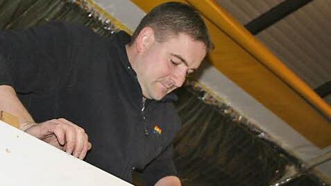 Jürgen Lenker schaut zwar noch etwas skeptisch. Mit dem Ergebnis ist er am Ende aber zufrieden.