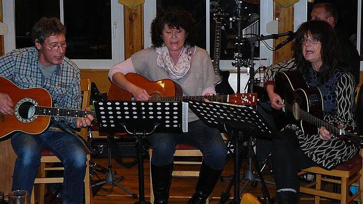 Das Gitarrentrio "True Colors".