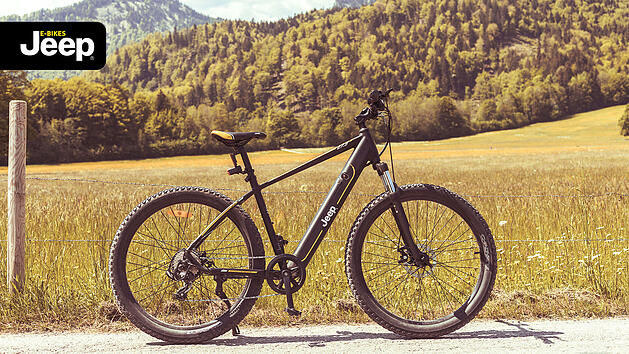Das MHR 7000 E-Mountainbike von Jeep E-Bikes: Dein leistungsstarker Begleiter durch Wiesen, W&auml;lder und Berge.