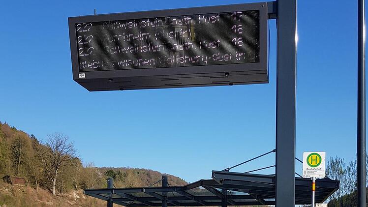 Auf dem Heimweg ein Zwischenstopp am neu gebauten Busbahnhof in Egloffstein Foto: Ronald Heck