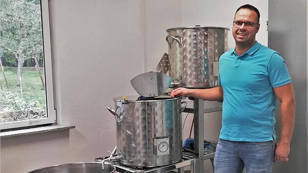 Christoph Bauer (34) in seiner kleinen Privatbrauerei Fotos: Sigismund von Dobschütz