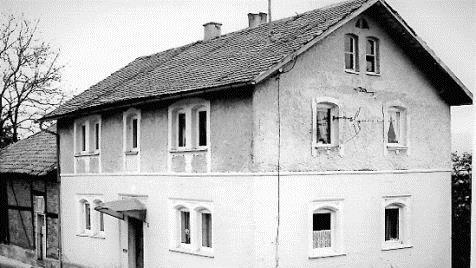 Im Nebengebäude des 1844 errichteten Zechenhauses (später Thiegshaus) befand sich ein über 20 Meter tiefer Kontrollschacht zum Maximilian-Erbstollen.