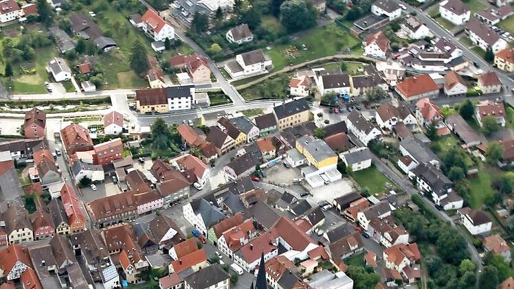Wo sind in der Stadt noch Flächen frei, die bebaut werden könnten, ohne dass neue Baugebiete ausgewiesen werden müssen? Die Staffelsteiner Bürger für Umwelt- und Naturschutz (SBUN) machen sich dafür stark, diese Flächen - etwa im Staffelsteiner Stadtkern - ausfindig zu machen. Archivbild: Matthias Einwag