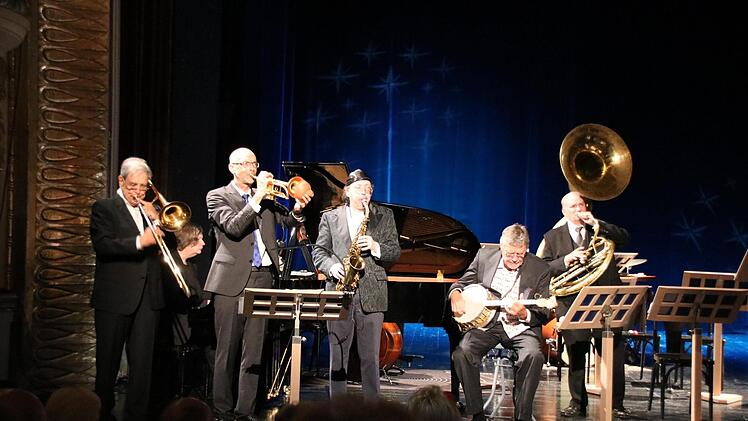 Die Frankfurt Swing All Stars standen zum ersten Mal mit dem Bad Kissinger Kurorchester auf der Bühne. Foto: Ralf Ruppert