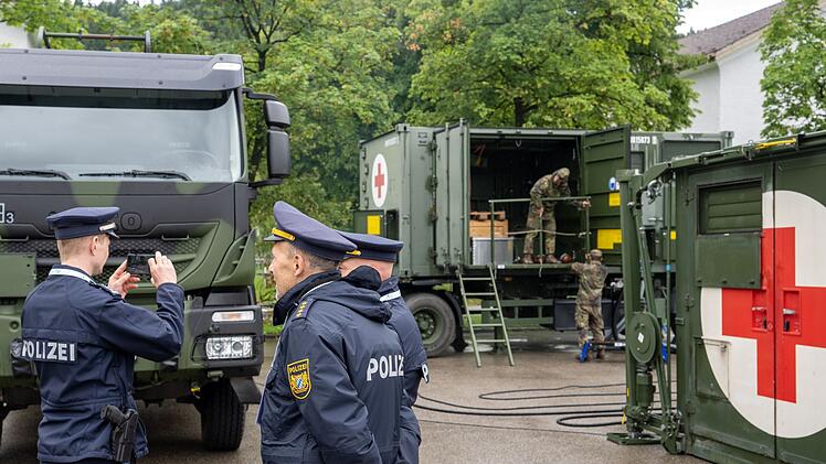 Anti-Terror-Übung  "Maintex 2024" in Würzburg vor Start