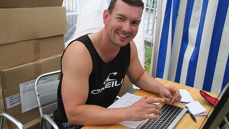 Für Organisator Sascha Seitz war es das letzte Drachenbootrennen - er sucht eine neue berufliche Herausforderung. Foto: Sonja Adam