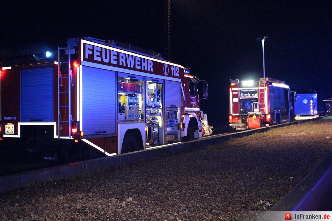 Unfall legt Verkehr auf A9 bei Bayreuth lahm - Sieben Fahrzeuge an Verkehrsunfall im Baustellenbereich beteiligt – glücklicherweise nur ein Leichtverletzter