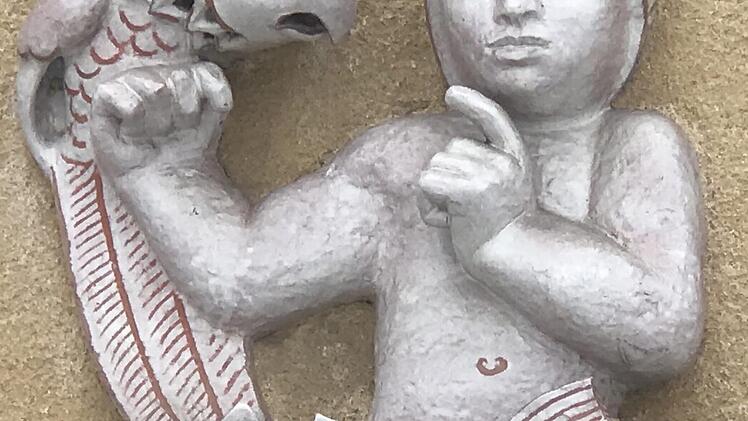 Der Weise mit Buch mit erhobenem Zeigefinger: Der Kakadu wird ihm was husten. Foto: Wolfgang Schoberth