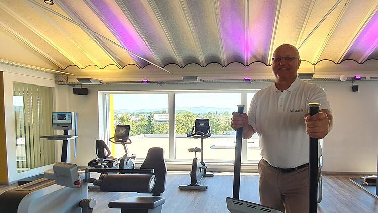 Vierter Stock: Die Geräte des Premium-Fitnessstudios passen sich automatisch an den Körper und das Level der Trainierenden an. Foto: Ronald Heck