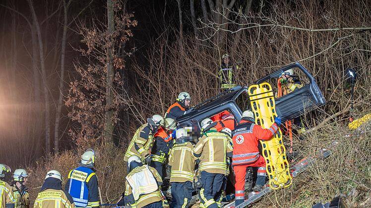 Zwischen Bäumen eingeklemmt - zweistündige Rettungsaktion auf der A73