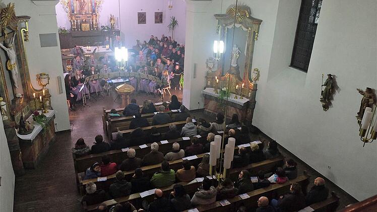 Konzert in der Schwärzelbacher Dorfkirche St. Mauritius  Foto: Gerd Schaar